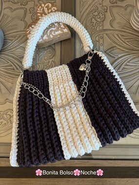 Bonita Bolso Handmade Black & White Crochet by Yvonne Bonitas Nails include